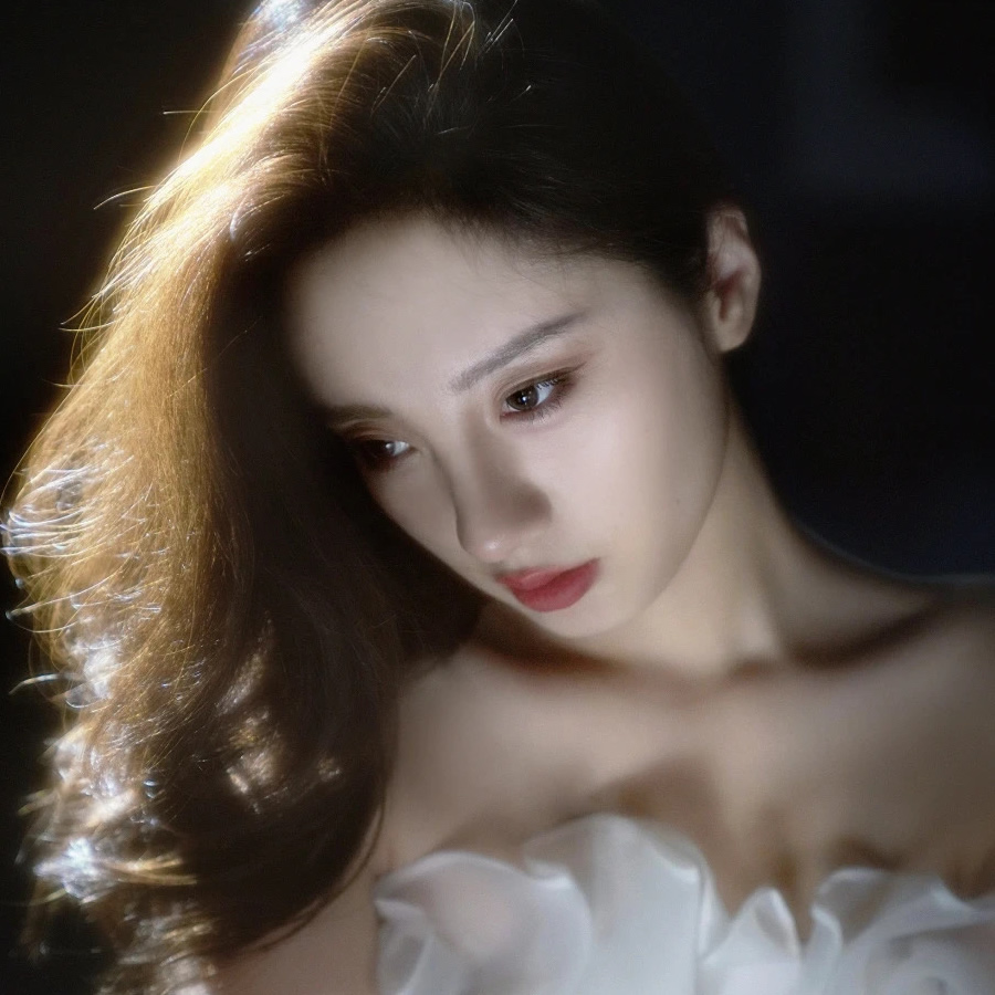 ͷ��ŮINS�߼��ʸ�