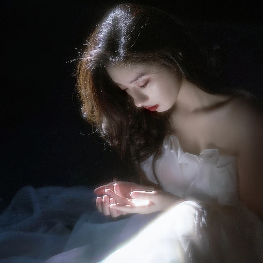 ͷ��ŮINS�߼��ʸ�